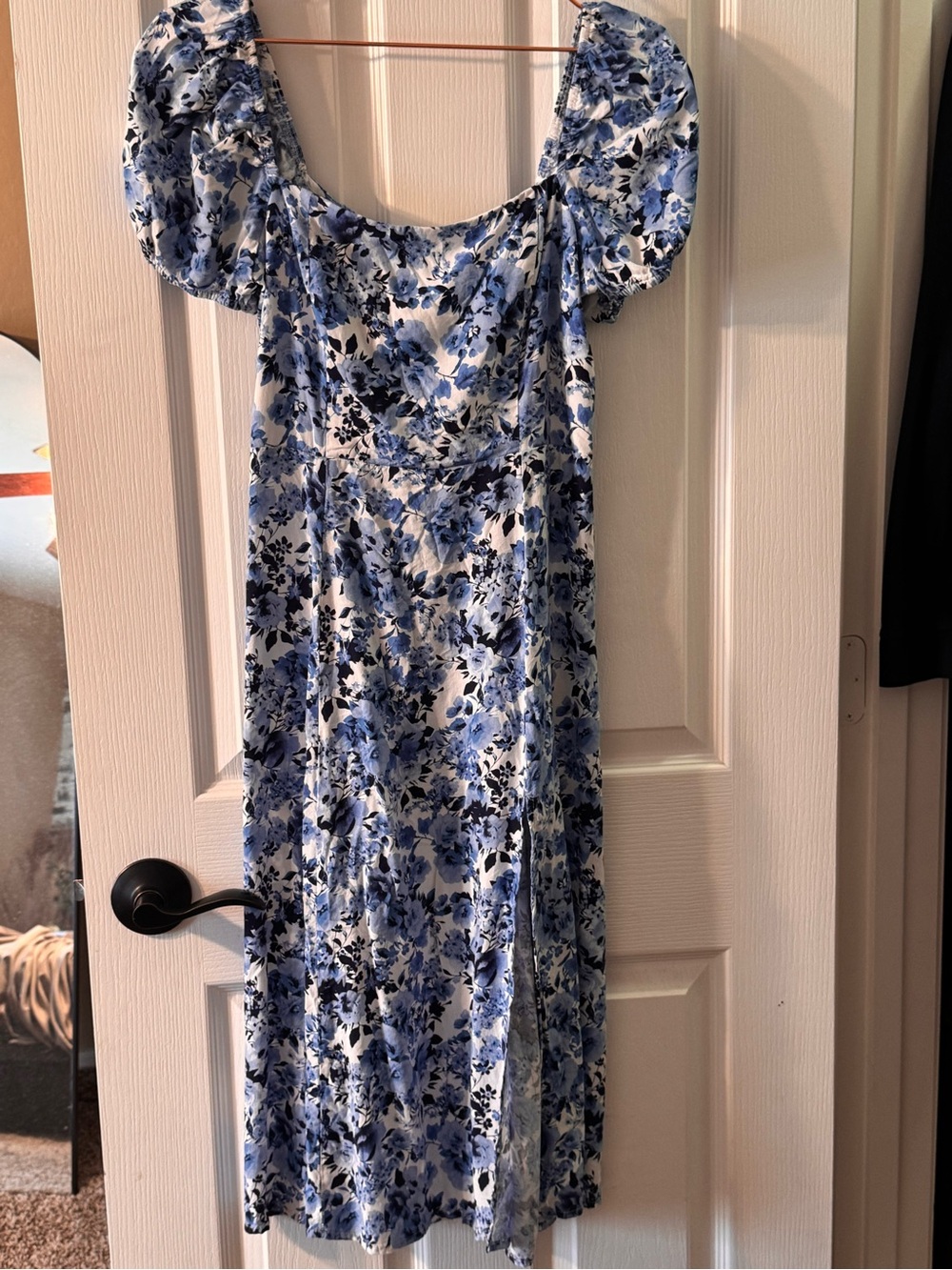 Francesca's Collections Blue and White Floral Puff-Sleeve Midi Dress